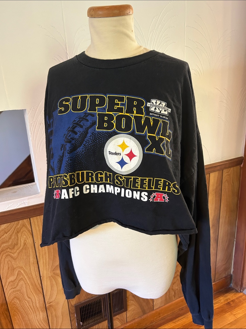 Pittsburgh Steelers Black Cropped Long-Sleeve Tee - Super Bowl XL Design
